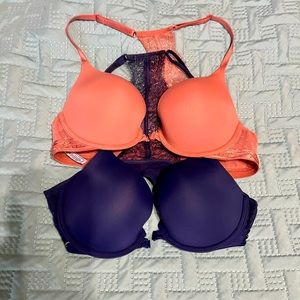 2 Victoria’s Secret Front Hook Bras